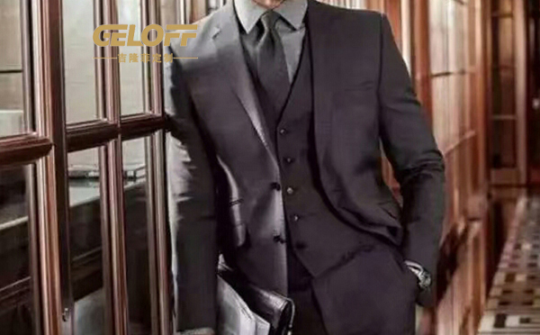 职场与仪式感的完美表达：西服定制的价值与选择要点.jpg